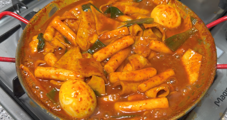 KOREAN HOT AND SPICY RICE CAKE