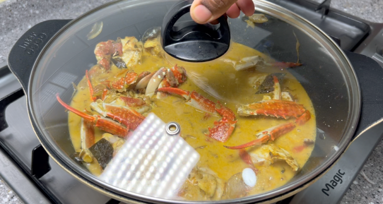 Creamy Crab curry with coconut milk